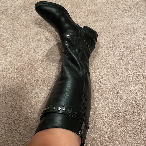 Boots - Picture 4 of 5